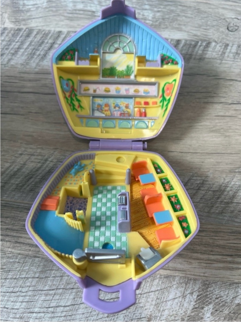 Polly Pocket Fast Food Restaurant
Diner 1992